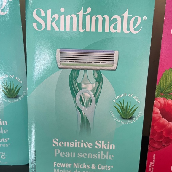 Skintimate sensitive skin raspberry rain razors - Picture 4 of 4